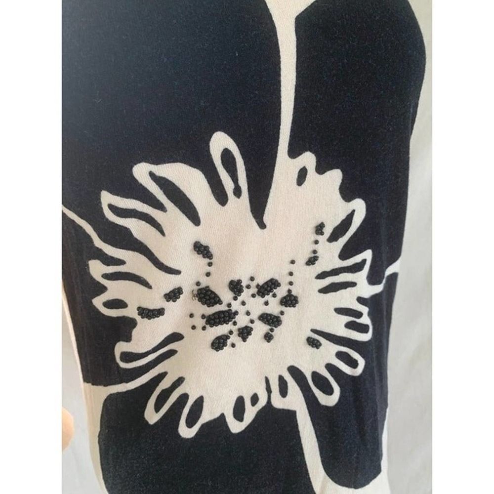 J.Crew 3/4 Sleeve Crewneck Sweater w/ Black/Cream Beaded Flower SZ Medium - Picture 3 of 5